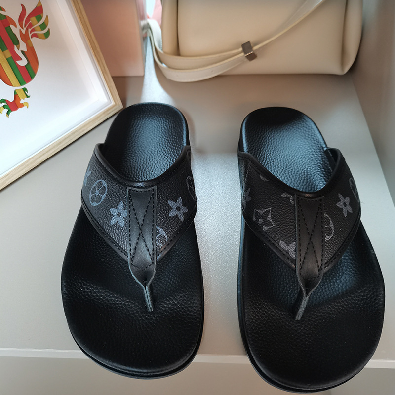2025 New Summer European Style Comfortable Outer Wear Casual Fashion Trendy Slippers Men's Non-Slip Presbyopic Slippers 2025 New Summer European Style Comfortable Outer Wear Casual Fashion Trendy Slippers Men's Non-Slip Presbyopic Slippers