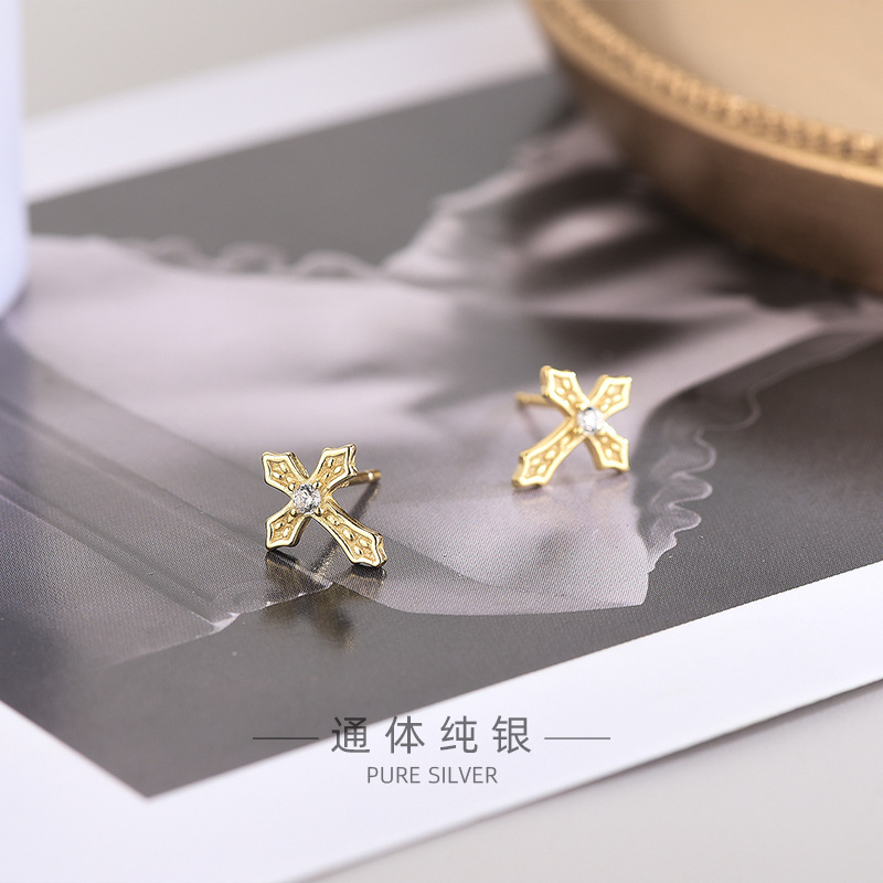 新款s925银镀金韩风锆石十字架耳钉个性简约迷你百搭十字耳环批发