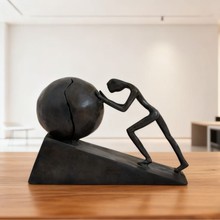 现代简约轻奢人物摆件铁艺工艺品推球雕塑铸铁家居装饰品