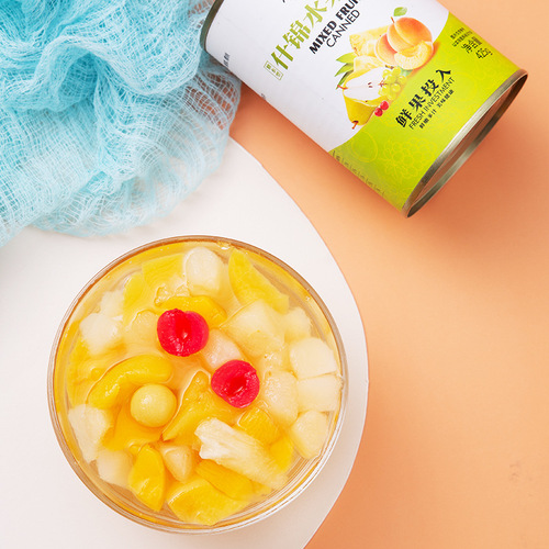 Canned fresh yellow peaches in sugar water, whole box of canned orange fruits, strawberries, hawthorns, grapes, assorted coconut fruits, Dangshan
