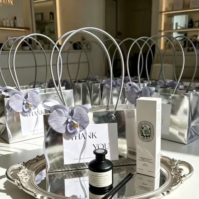 In-stock thickened silver gift bags, wedding bridesmaid candy gift boxes, empty boxes, high-end gift bags