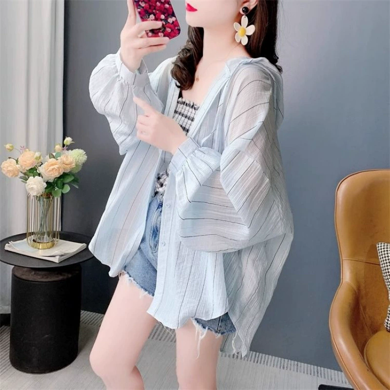 Дизайнерский полосатый кардиган с капюшоном для защиты от солнца для женщин, весна-лето 2025, новая свободная модная тонкая блузка-топ