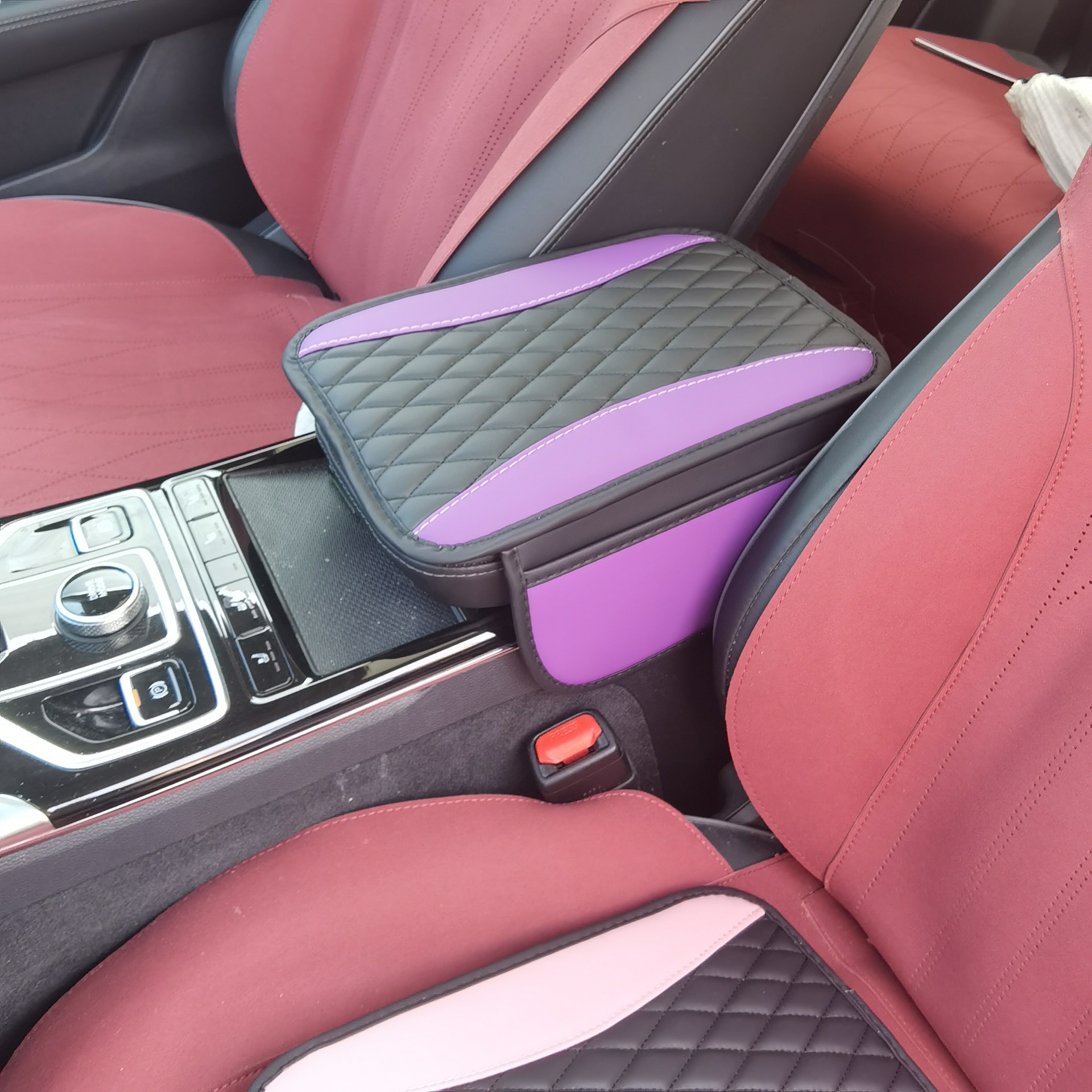 Wholesale car armrest case cushion PU leather embroidered three-dimensional cross-border explosion non-slip central armrest case cushion