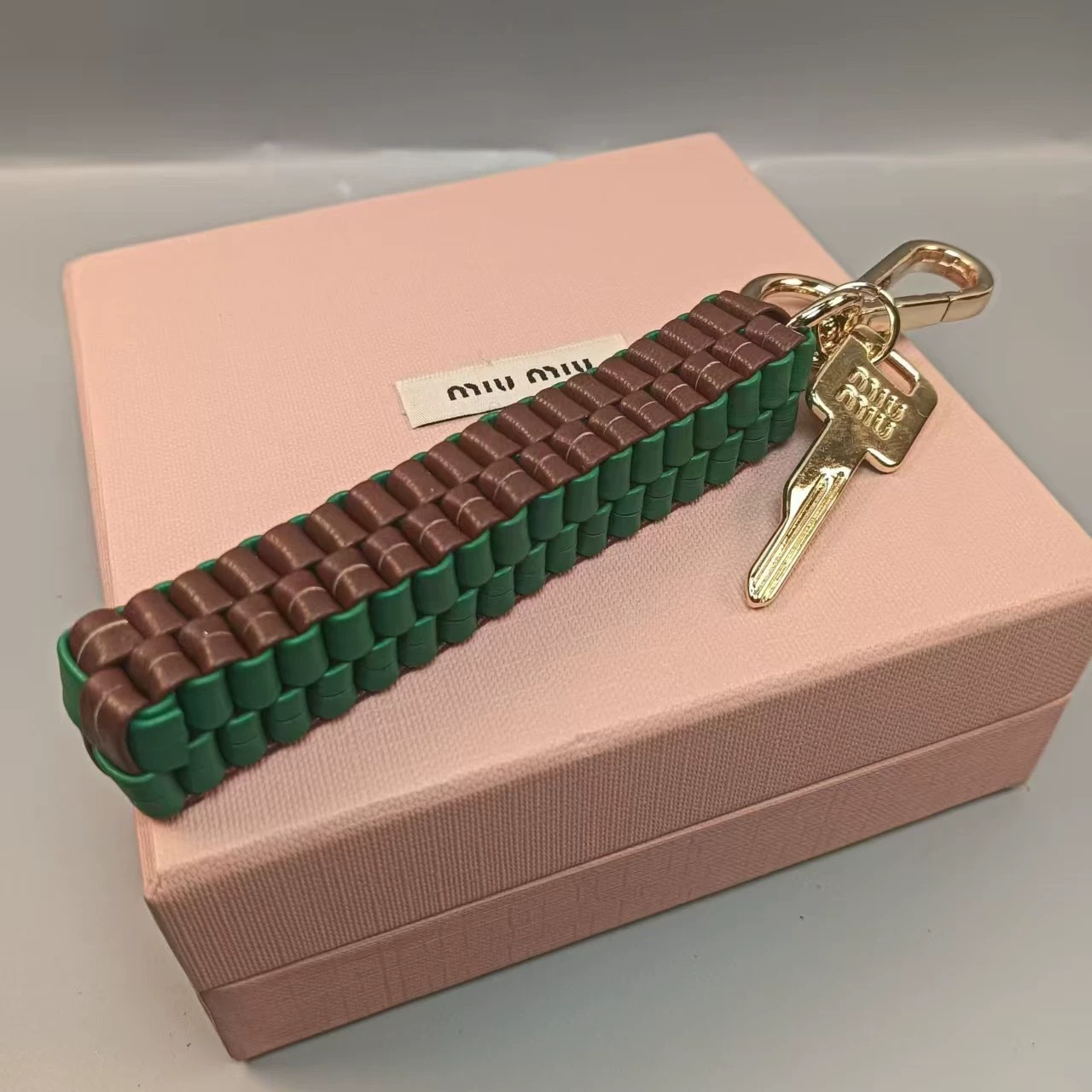 赤い本insが爆発したミュウ系革のキーホルダー編みキーホルダーが流行している男女のペンダント