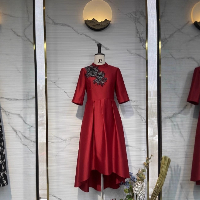 9833803 High-End and Elegant Ladylike Accessible Luxury Dress with Stand Collar