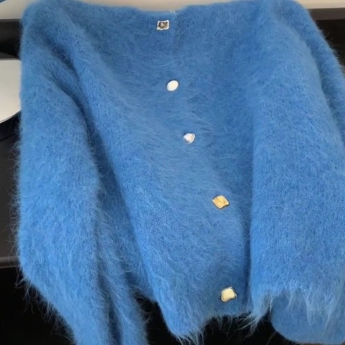 Soft and Chewy Klein Blue High-End Cardigan for Women, Autumn/Winter Retro Leisure Style Cashmere Knit Outerwear