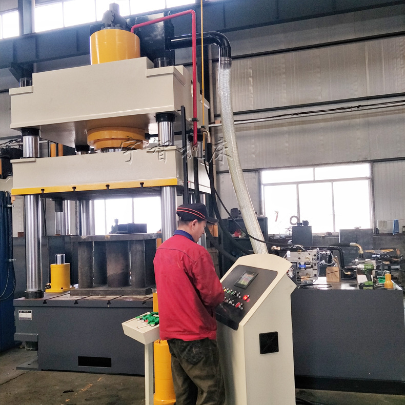 500吨四柱液压机7