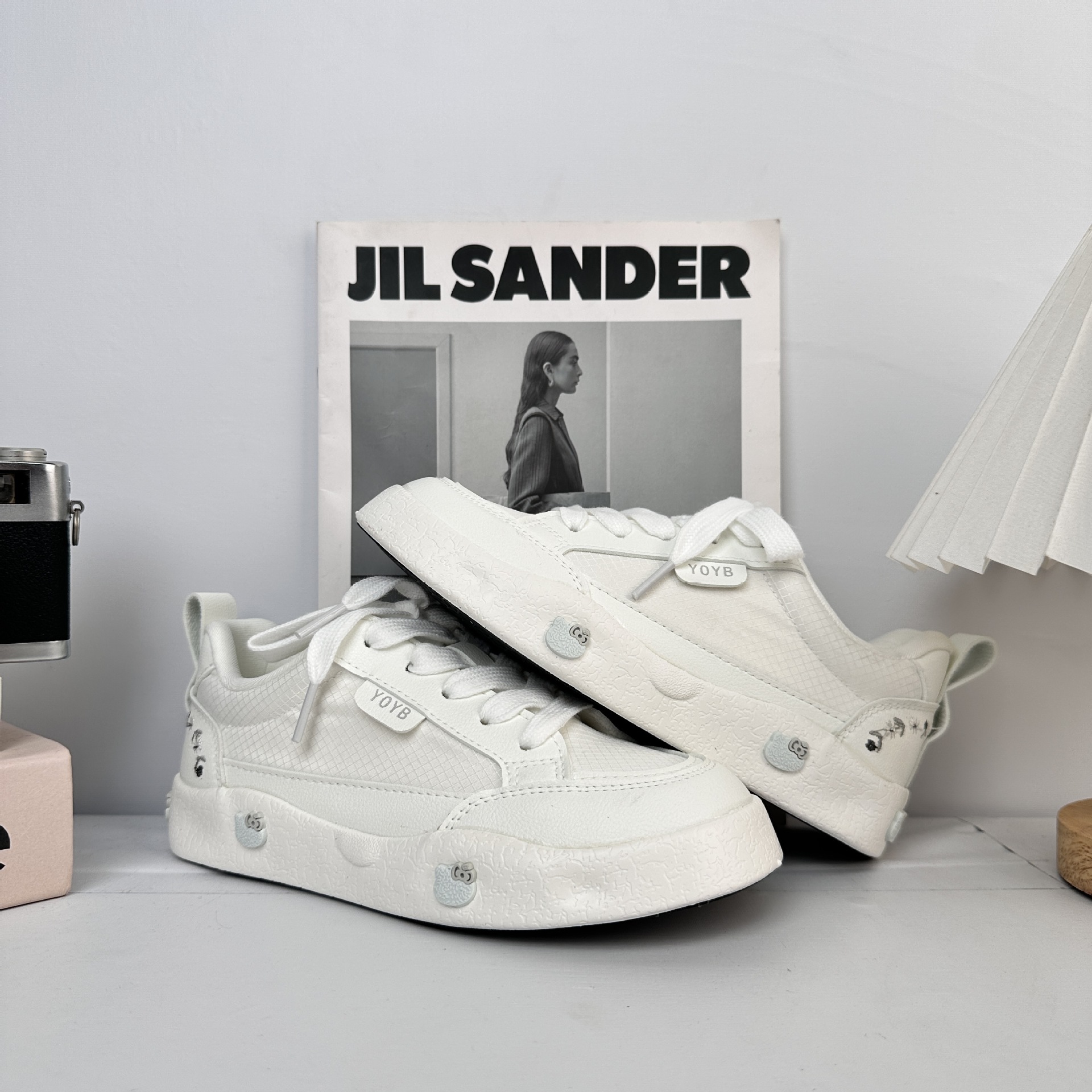 Yuanbo nicho diseño de zapatos de skate para mujeres 2025 nuevo tipo delgado con falda zapatos blancos transpirables zapatos casuales