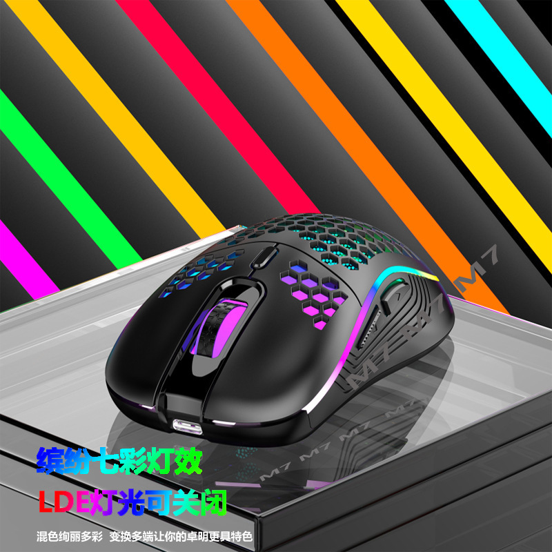 Kablosuz şarj özelliğine sahip, RGB aydınlatmalı, hafif oyuncu dizüstü bilgisayar aksesuarı olan oyuklu mouse.