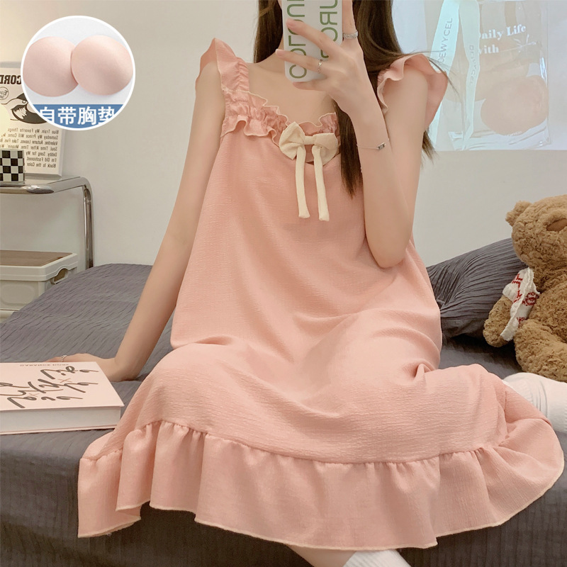 Camisón de verano al por mayor con correa de almohadilla de pecho coreano dulce burbuja de algodón Pijama de longitud media de las mujeres al aire libre desgaste del hogar