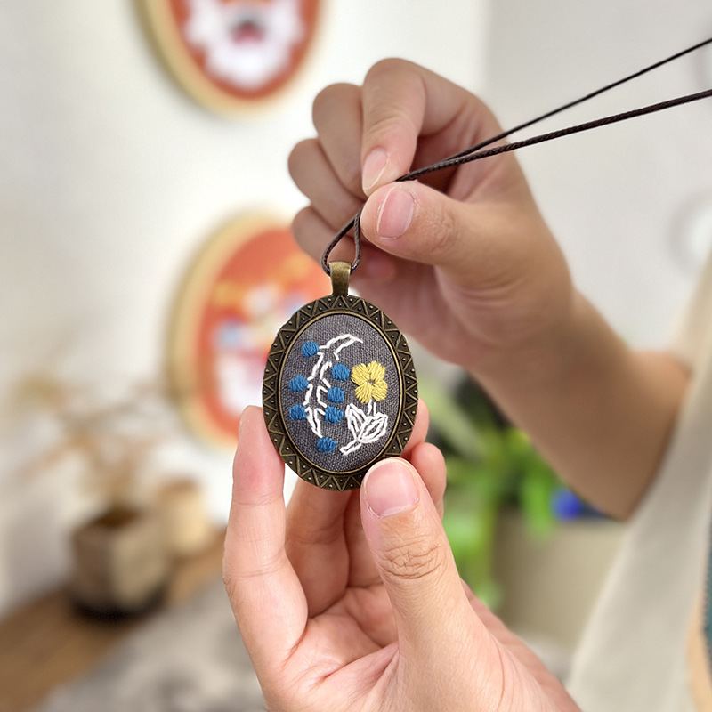 Cadena de suéter de cuerda de cera - liunian (no terminado) + tensión bordada de 7 cm