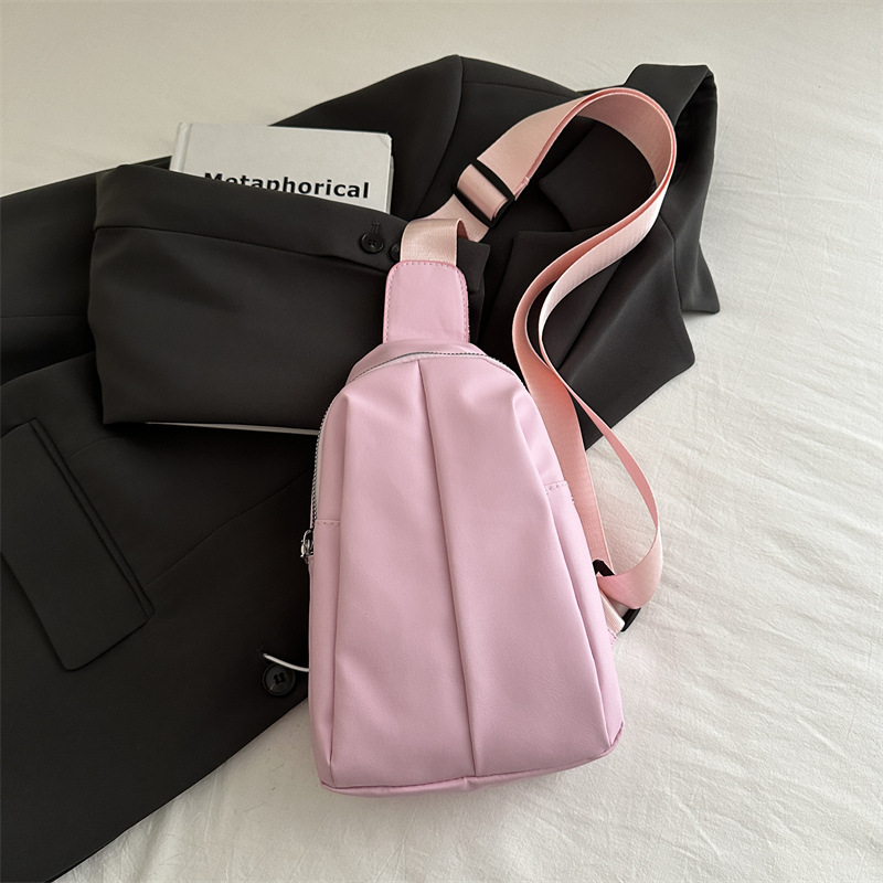 Moda casual marca de moda ins color sólido bolso de mensajero de un solo hombro 2024 invierno nuevo diseño de nicho bolso de pecho de todo fósforo mujer