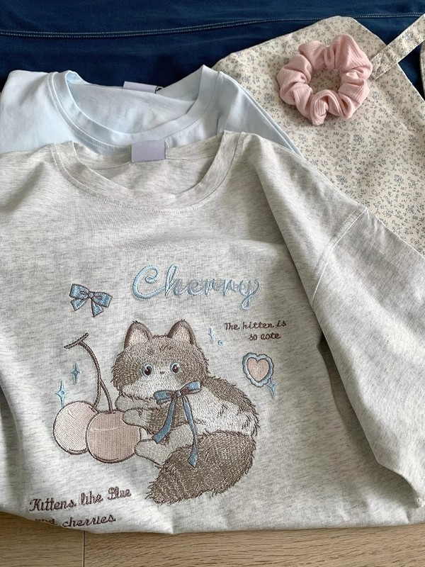 年齢を軽減するかわいい桜猫刺繍半袖Tシャツ女性用2025夏新作ルーズラウンドネックレース万能トップ|undefined