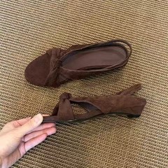 シープスキンバージョン~新しい多用途レトロブラウンツイストオープントゥサンダル女性用つや消しローヒール気質ローマンシューズ