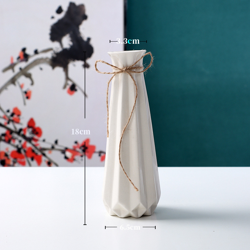 シンプルな現代の満天星陶磁器の花瓶の置物の客間の白い磁器の小さい清新な乾いた花の生け花の創意の陶磁器の花器|undefined