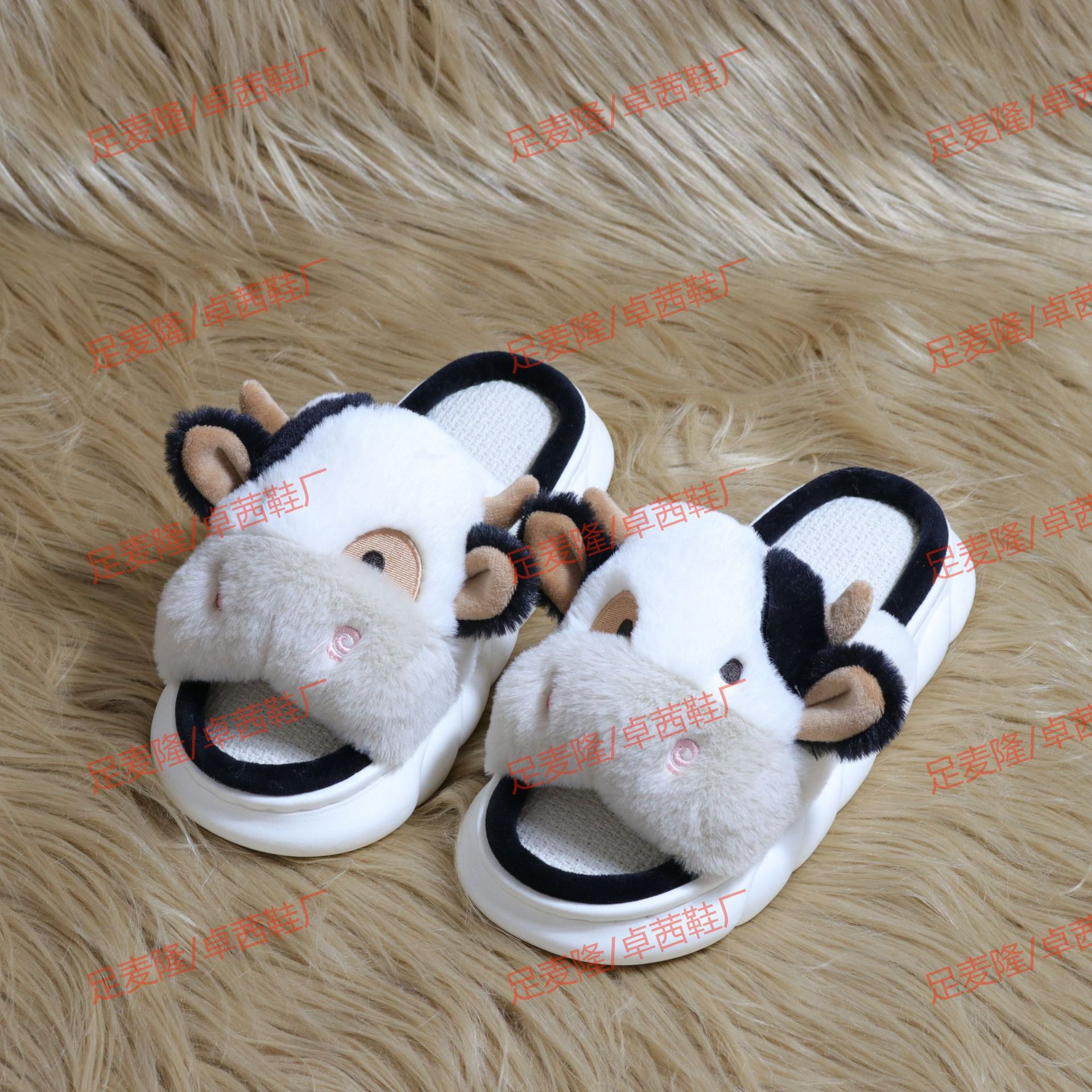 2025 vaca personalizada transfronteriza abertura arrastrar otoño y invierno para hombres y mujeres zapatillas de algodón antideslizante caseras