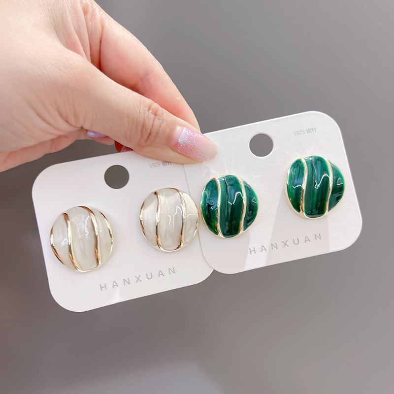 New Autumn And Winter Retro Green Exaggerated Oil Drop Round Earrings display picture 2