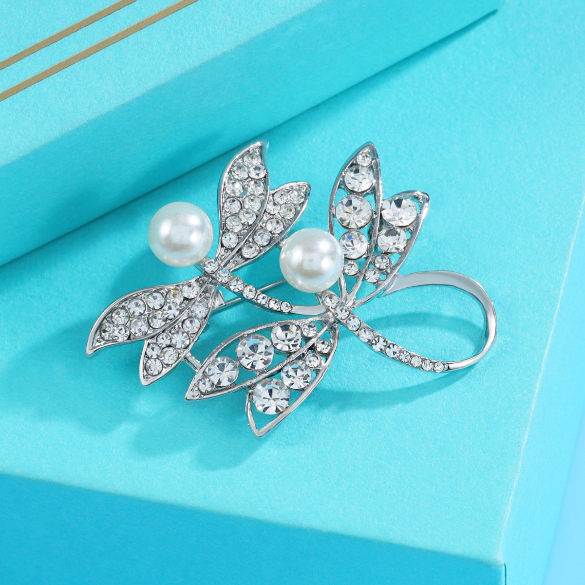 특별 통관 귀여운 일본 핀 버클 브로치 여성 패션 카디건 성격 고급 창조적 인 조커 도매