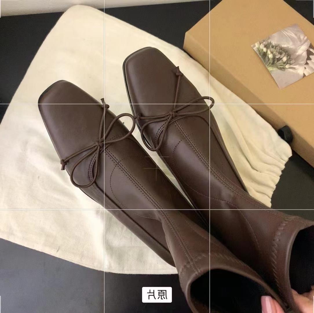 Demi-season chelsea with bow