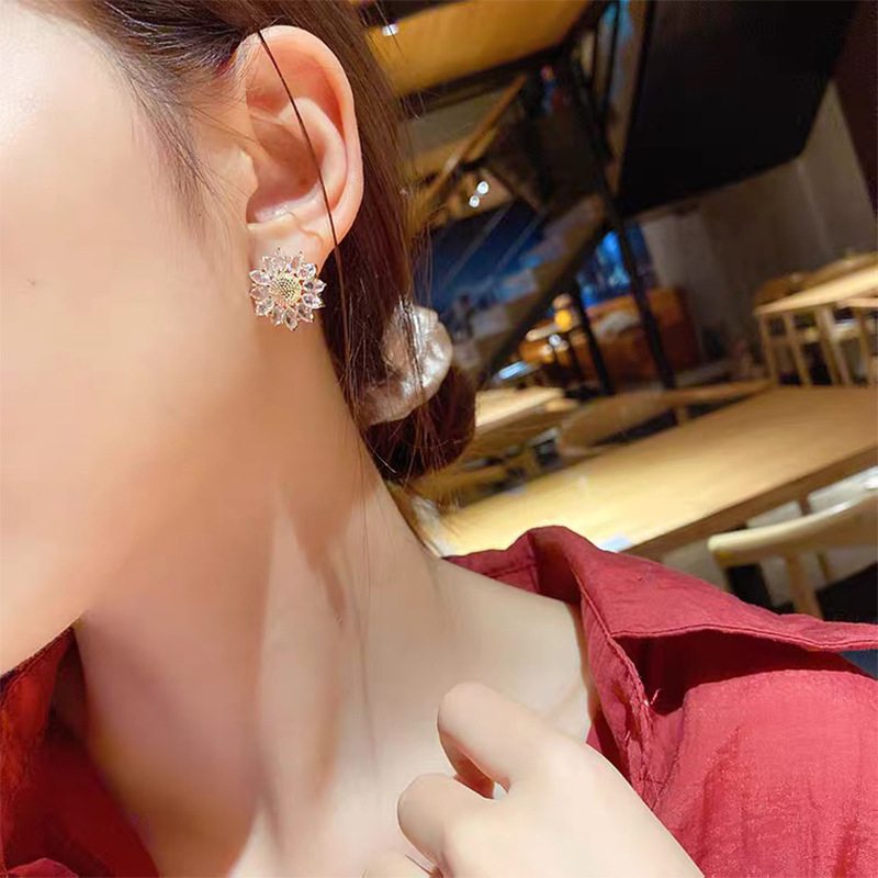 Korean Sun Flower Rhinestone Alloy Earrings Wholesale display picture 3