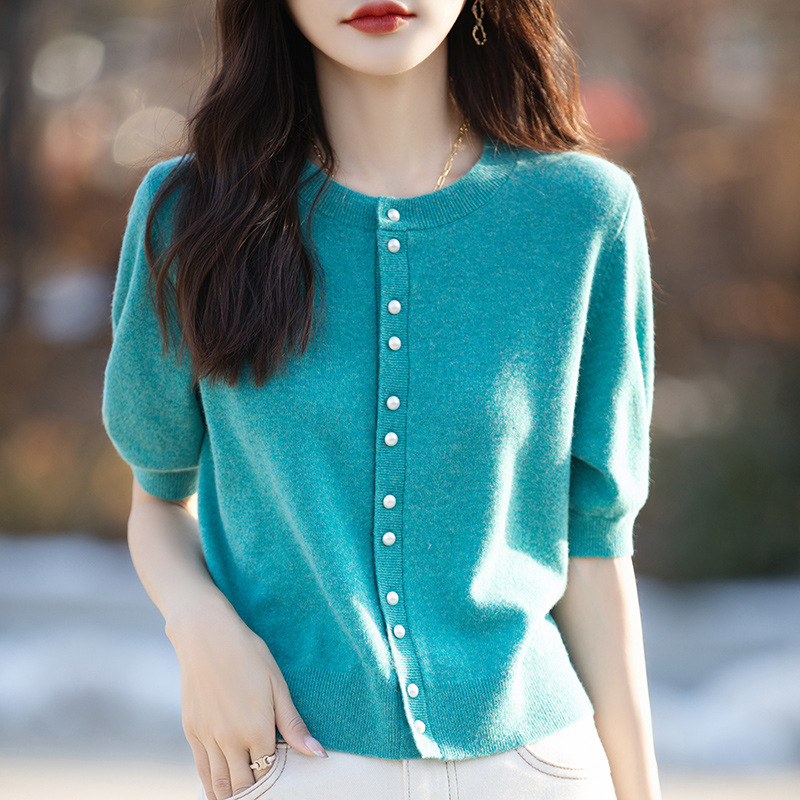 Retro knitted summer thin design sweater with a round collar