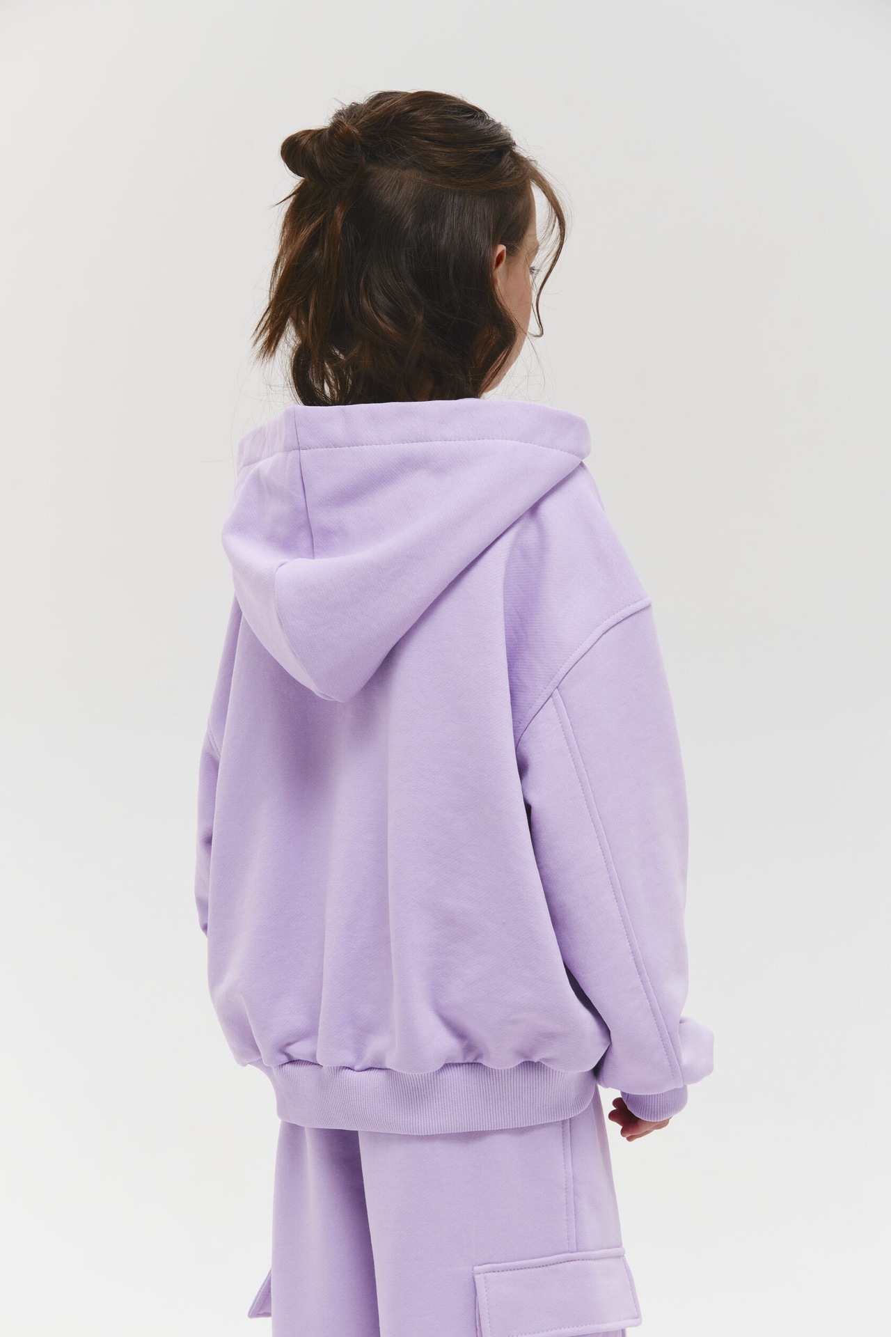 Barnjacka med huva och dragkedja i enfärgad casual stil_voghion.com