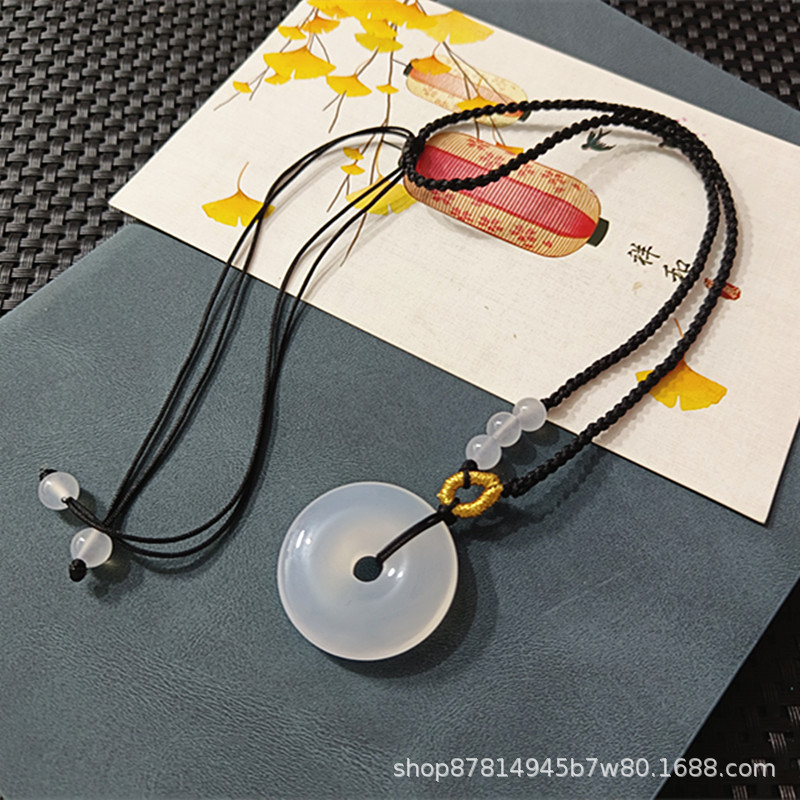 산생 III 화이트 마노 평화 버클 목걸이 (직경 30mm)