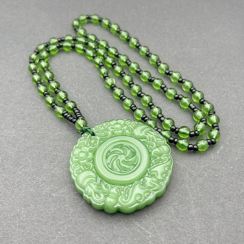 짙은 녹색 볼 목걸이 + 전송 꽃