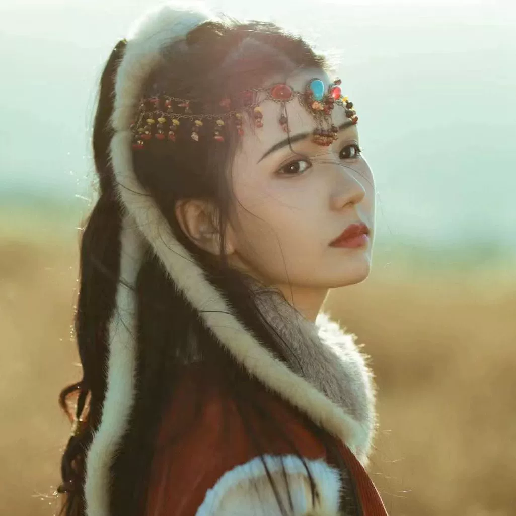 Western Tibetan Tibetan East Palace Xiaofeng headdress Yunnan exotic accessories style ancient style Han clothes and nobbles, hair hearts