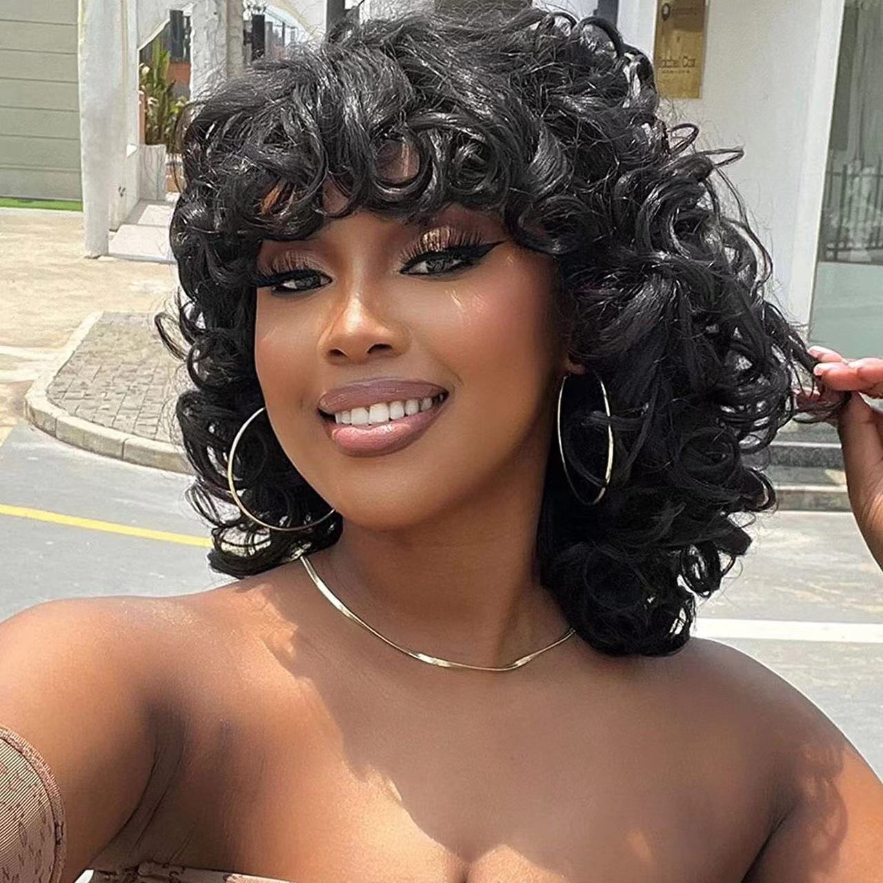 Nuevo rollo de pelucas de fibra química europeas y estadounidenses pelucas de cuerpo transfronterizas europeas y estadounidenses moda con pelucas de frangeo cubierta de pelo