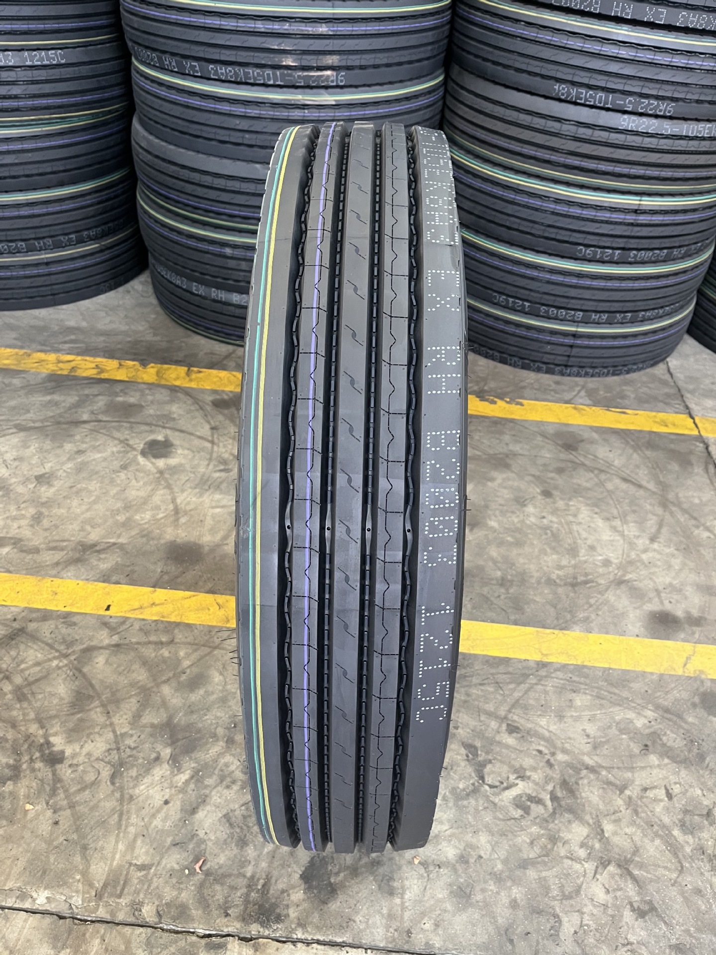 供应盾轮全钢丝真空卡车轮胎 9R22.5  高耐磨 抗载 全新可出口