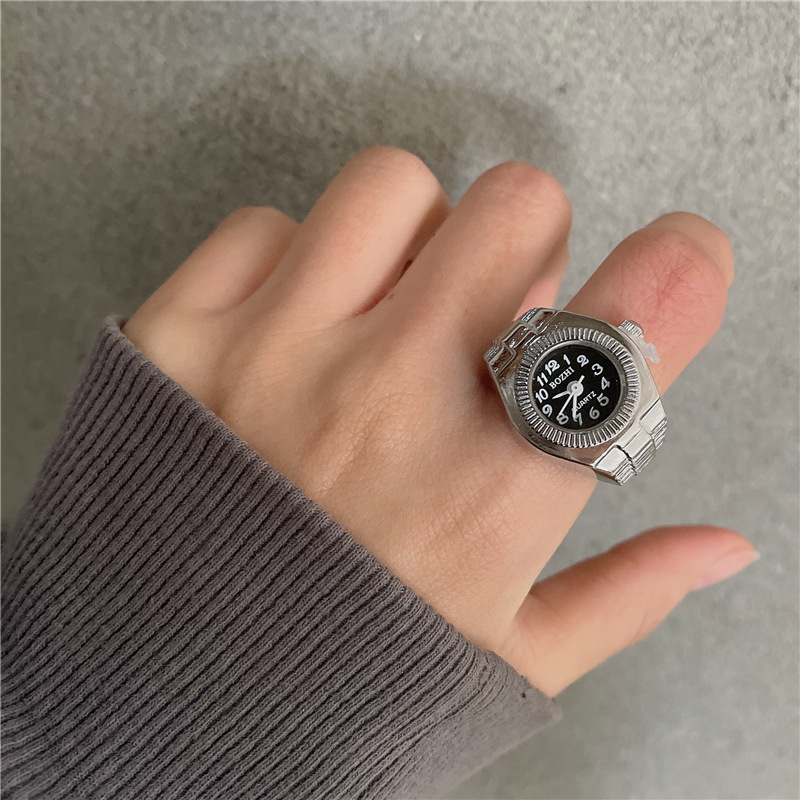 Striped black disc round watch