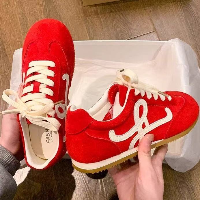 Zapatos de cuero retro retro casuales de fondo plano 2025 primavera y otoño nuevos zapatos de mujer zapatos de entrenamiento amarillos zapatos de mujer