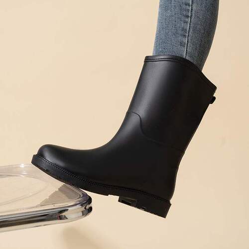 Japanese-style high-top rain boots, women's fashionable outdoor slip-resistant waterproof and wear-resistant one-piece rubber shoes, kitchen long-tube soft-soled rain boots