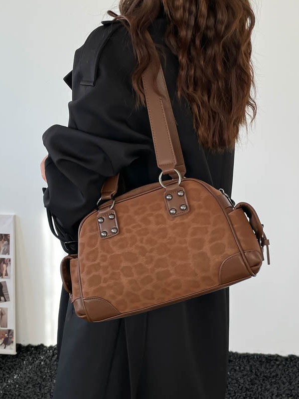 Bolsos de gran capacidad de alta sensación para mujeres 2026 retrógrado leopardo nicho de diseño bolsas de bolos de viaje simple bolsa de tote