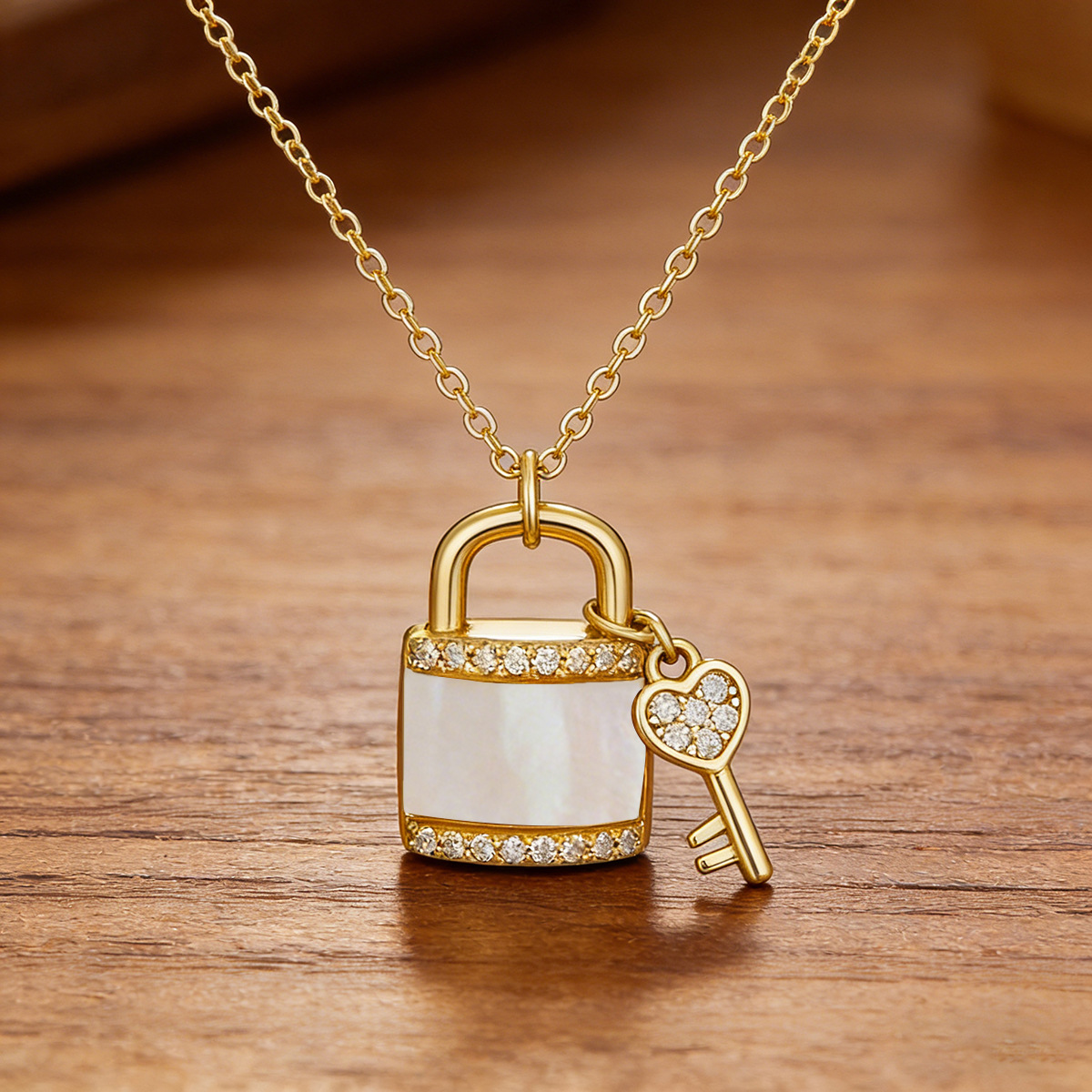 Colar com pingente coração e chave em prata s999 para mulher_voghion.com