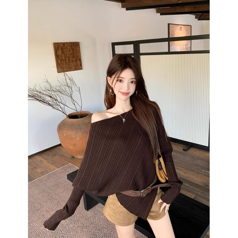 Irregular Brown Slanted Shoulder Long-Sleeved Knitwear for Women in Autum Soft Waxy Pullover Knitwear Design Elegant Off-Shoulder Top