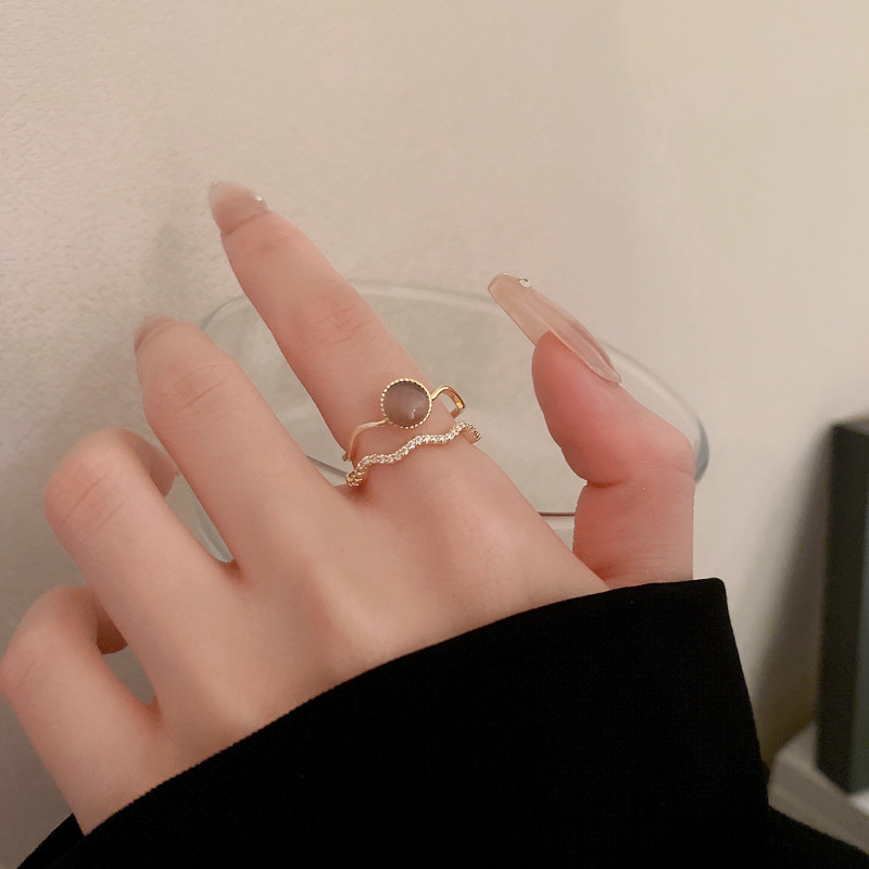 Corea del Sur Luz de lujo de alto grado de anillo de dedo índice temperamento pulsera para mujeres Oro real electrochapado gota aceite circón letra H anillo abierto