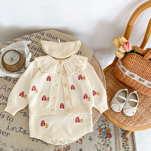  Autumn Clothes for Infants, Toddlers and Girls Baby Suit Embroidered Lotus Leaf Collar Knitted Top + Straps Harness 2-piece Suit
