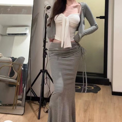 小样家素白简行秋季新款显瘦遮肉显身材长袖设计感条纹套装女代发