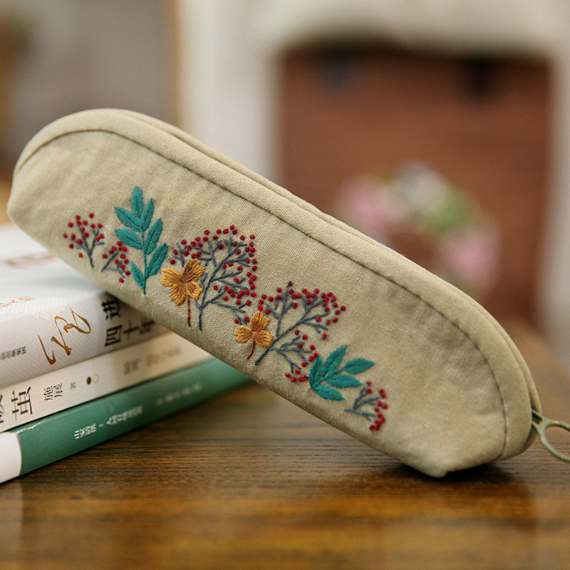 Bolso de lápices de flores tridimensional simple Lu bordado pequeño bolso de papelería fresca bolso de material de bricolaje bordado a mano bolso de lápices para niños