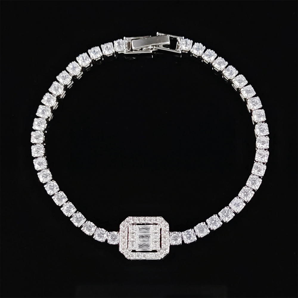 Das neue quadratische Diamant-Full-Sky-Stern-Armband mit mehrfarbigem, ausgehöhltem Nischengefühl s7063_voghion.com