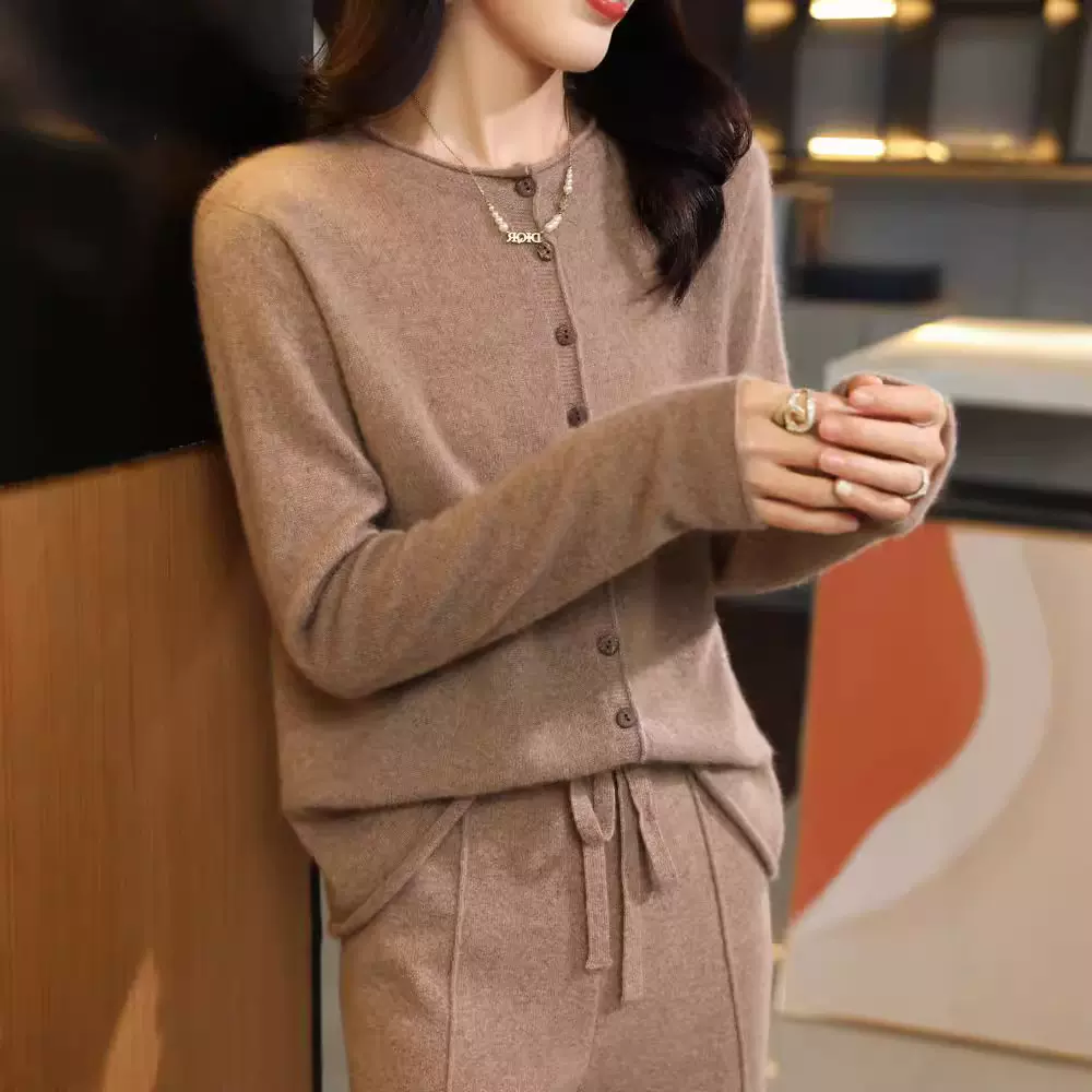 秋季款女士羊毛衫高级感批发成衣纯羊毛圆领开衫女慵懒风纯色宽松