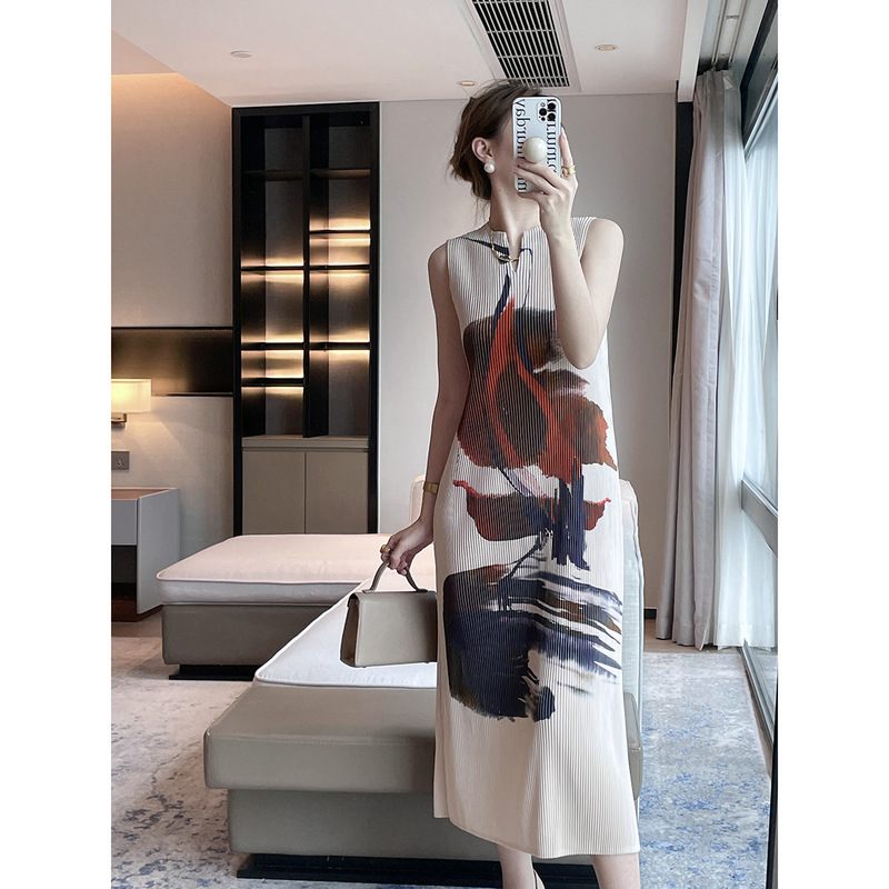Pleated 2025 Summer New Hand-painted High-end Printed Sleeveless Miyake dress Elegant Slim-fit Dress