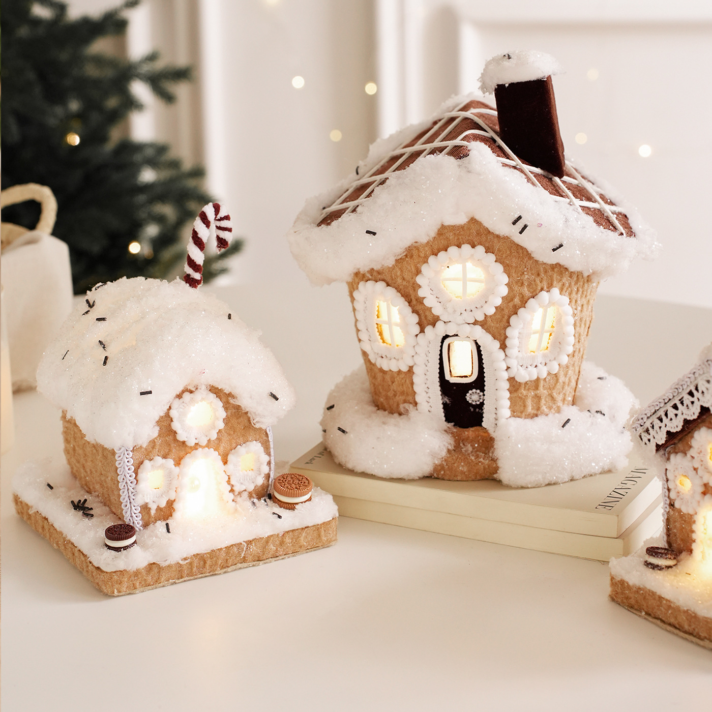 Espuma árbol de Navidad casa de nieve luminosa casa pequeña creativa galletas panadería casa de jengibre decoración de escritorio mini adornos