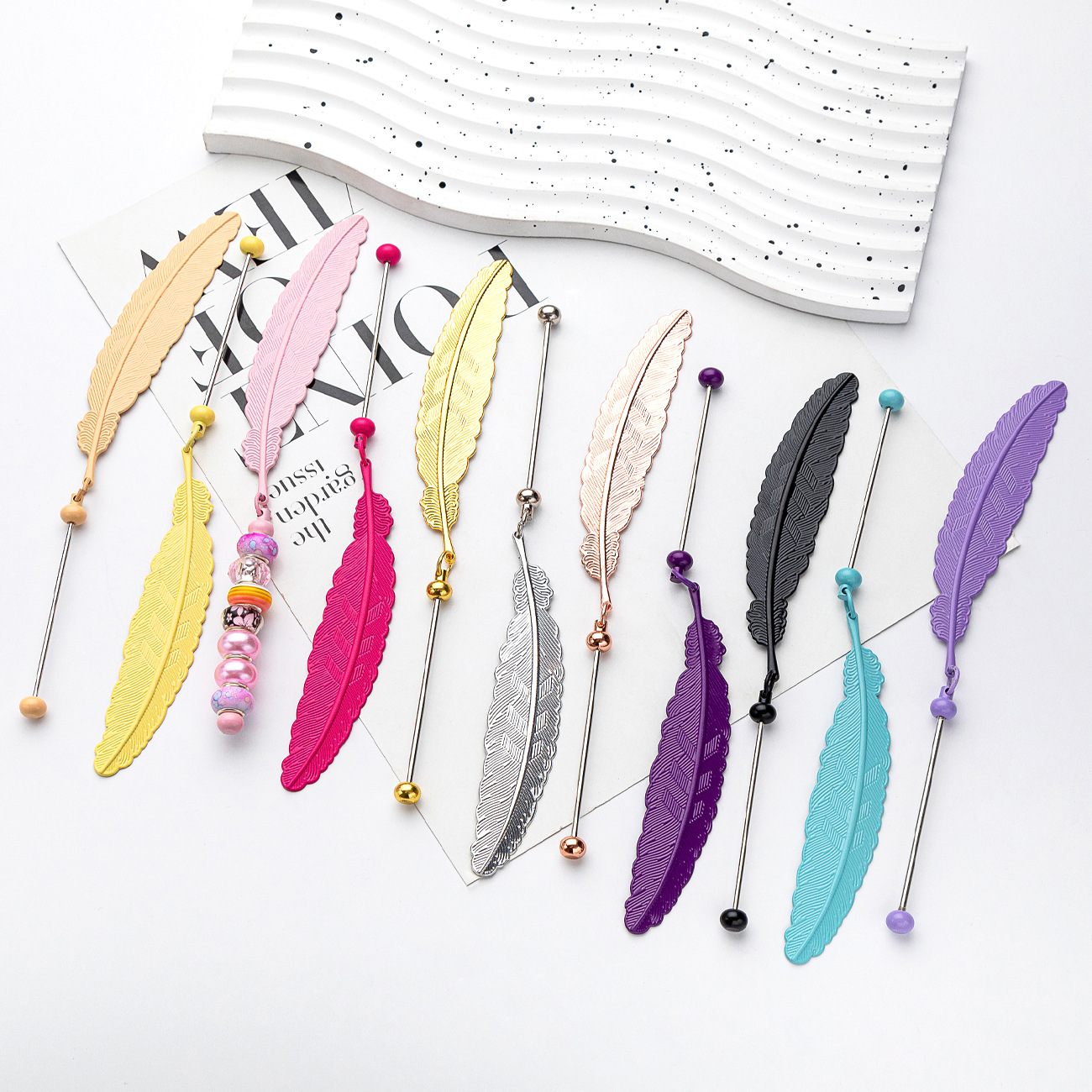 Creativo DIY plumas marcadores al por mayor niños marcadores de metal cuentas hechas a mano para estudiantes de primaria lectura marcadores carpeta de página
