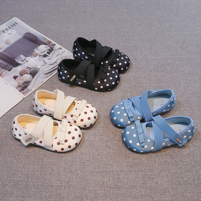 Girls' leather shoes, 2026 spring/autumn collection, cute soft-soled polka dot princess shoes with crisscross elastic straps and ribbon bows