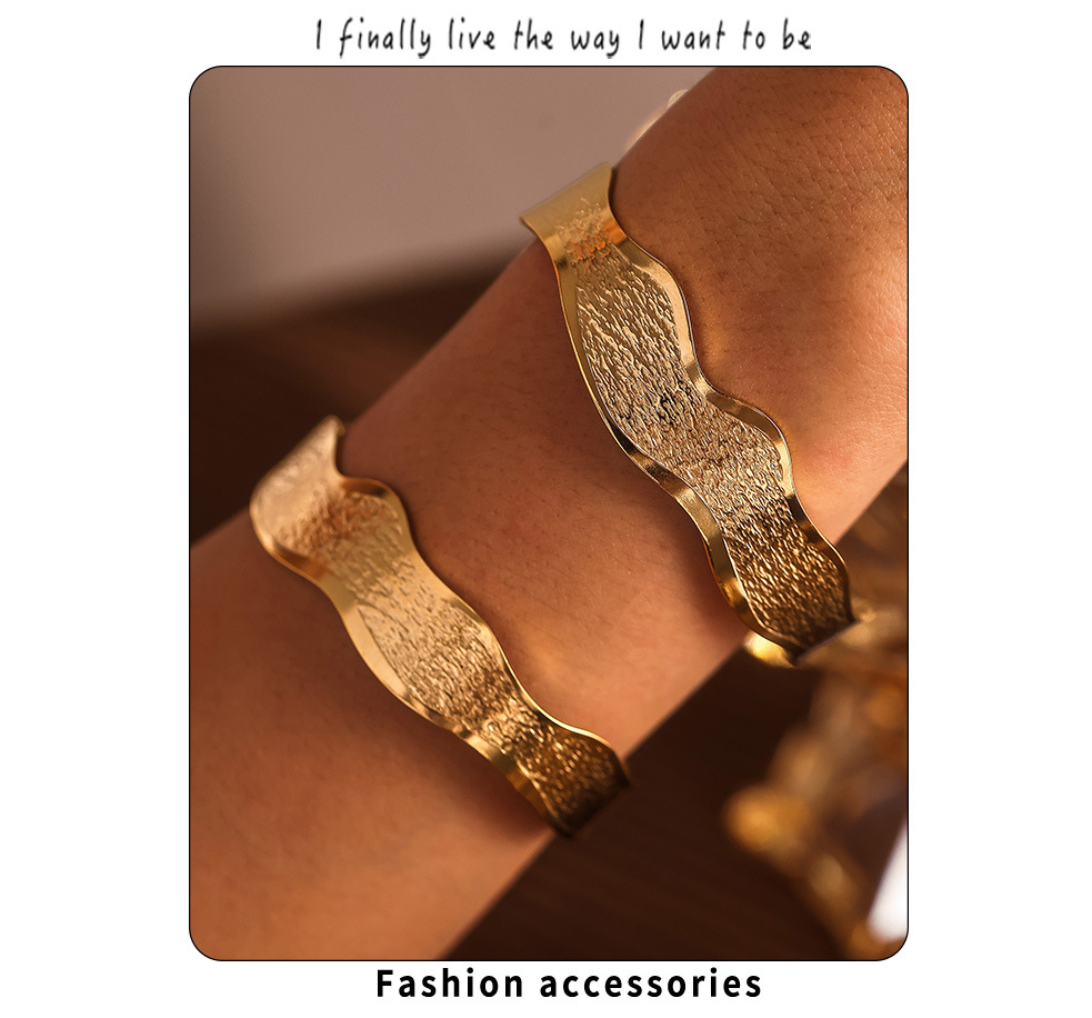 Personalized Square Sugar Ripple C-shaped Titanium Steel Bracelet_voghion.com
