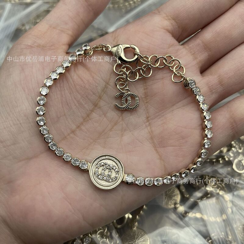 Authentic Real-Shot Chanel-Style Double C Round Diamond Coin Bracelet for Women, Grandma Full Diamond Bracelet Wholesale Authentic Real-Shot Chanel-Style Double C Round Diamond Coin Bracelet for Women, Grandma Full Diamond Bracelet Wholesale