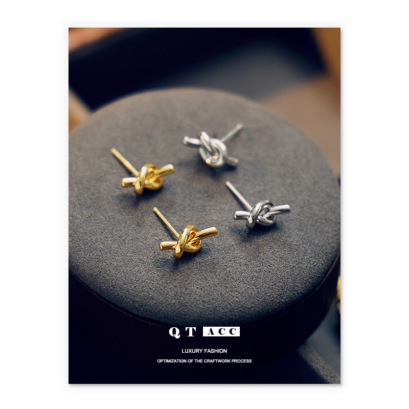 Diseño simple europeo y americano anudado torcido flor pequeños pendientes nicho exquisito retro de alta calidad pendientes de aguja de plata para las mujeres